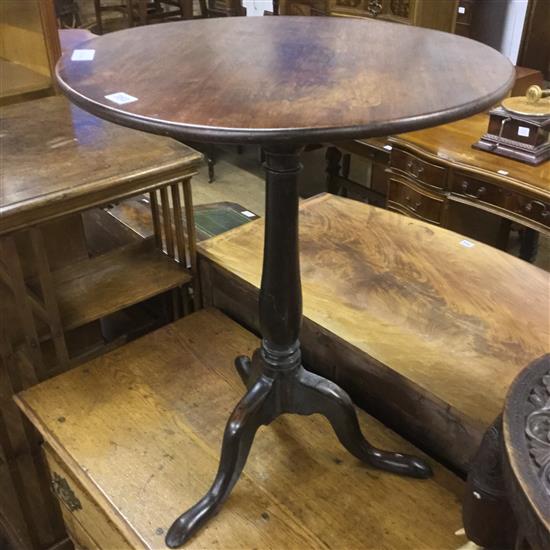 Circular mahogany snap top tea table